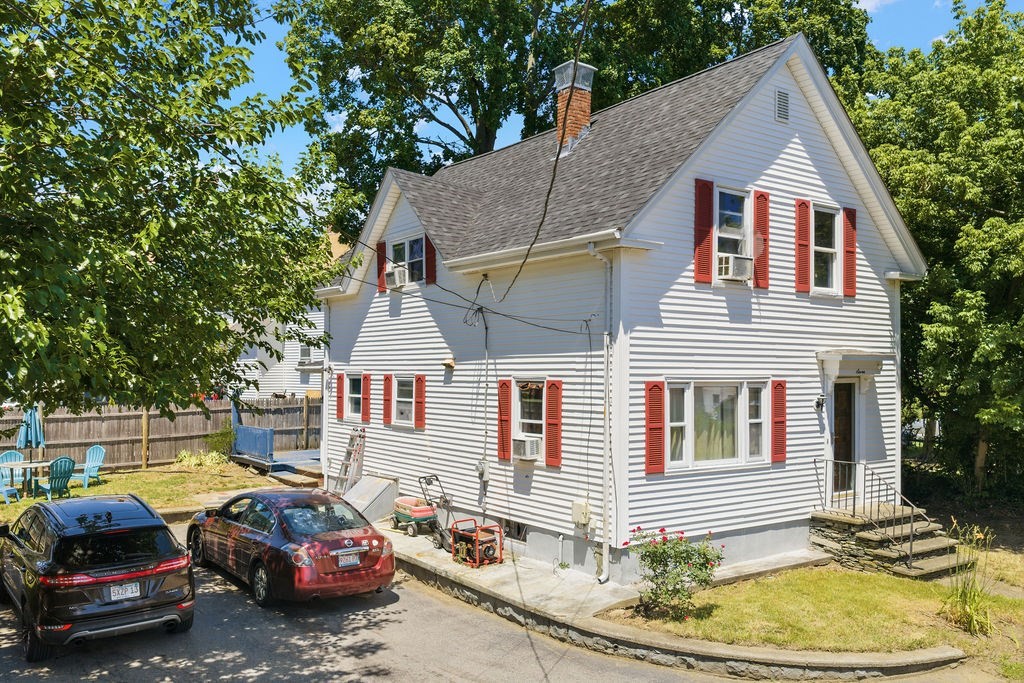 7 Woodwards Ln, Taunton, Massachusetts, 3 Bedrooms Bedrooms, 6 Rooms Rooms,1.5 BathroomsBathrooms,Residential,For Sale,Woodwards Ln,73556688