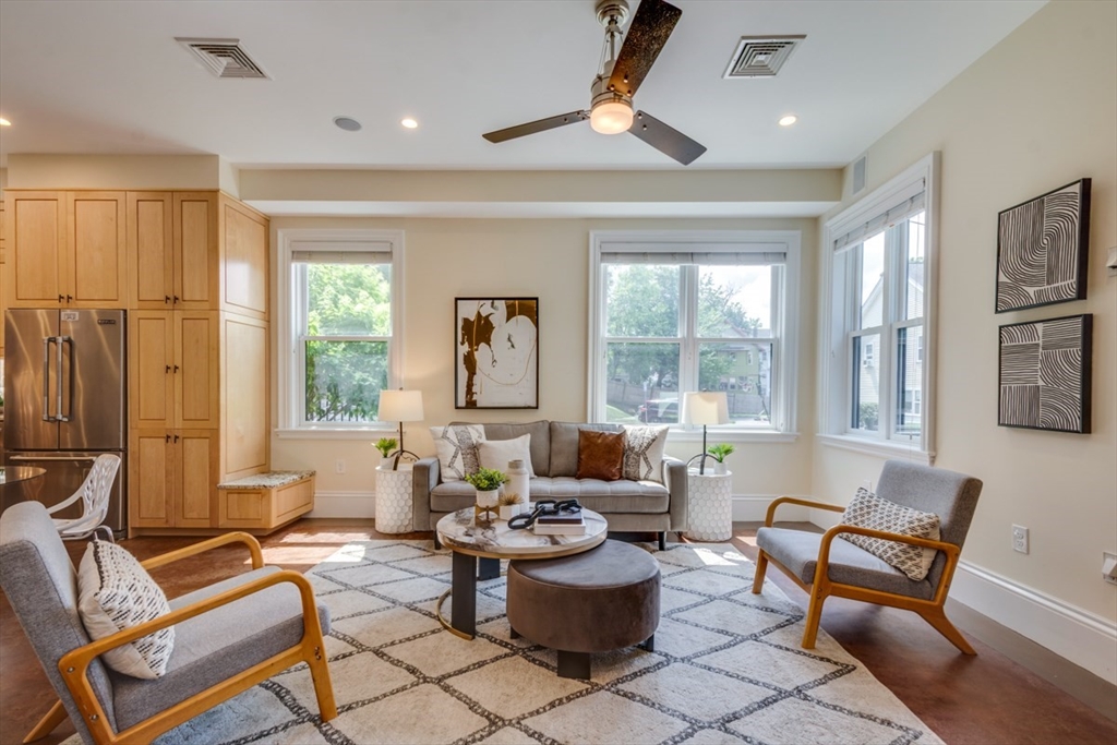 10-14 Boylston Pl, Boston, Massachusetts, 3 Bedrooms Bedrooms, 6 Rooms Rooms,2.5 BathroomsBathrooms,Residential,For Sale,Boylston Pl,73556622