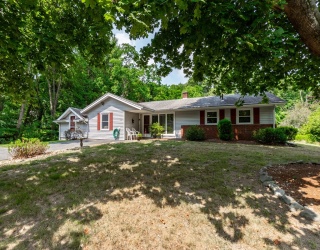 64 Hemenway Rd, Framingham, Massachusetts, 4 Bedrooms Bedrooms, 7 Rooms Rooms,1 BathroomBathrooms,Residential,For Sale,Hemenway Rd,73556525