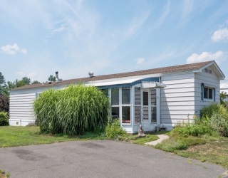 18 Second Ave, Westfield, Massachusetts, 2 Bedrooms Bedrooms, 4 Rooms Rooms,1 BathroomBathrooms,Residential,For Sale,Second Ave,73556725