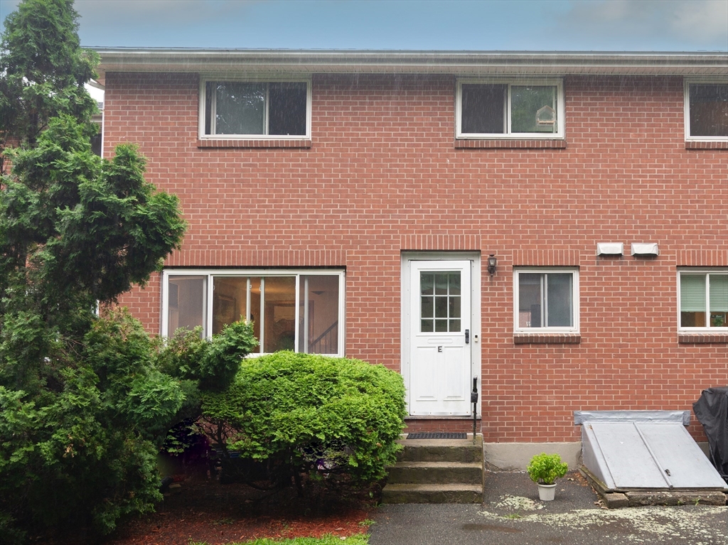 702 Main Street, Millis, Massachusetts, 2 Bedrooms Bedrooms, 4 Rooms Rooms,1 BathroomBathrooms,Residential,For Sale,Main Street,73556732