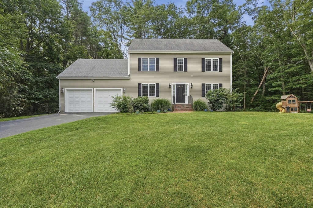8 Chessman Rd, Mansfield, Massachusetts, 3 Bedrooms Bedrooms, 7 Rooms Rooms,3 BathroomsBathrooms,Residential,For Sale,Chessman Rd,73556693
