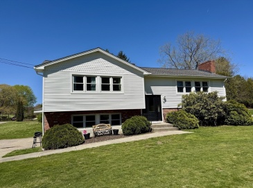 76 Airport Rd, Dudley, Massachusetts, 3 Bedrooms Bedrooms, 6 Rooms Rooms,2.5 BathroomsBathrooms,Residential,For Sale,Airport Rd,73508909