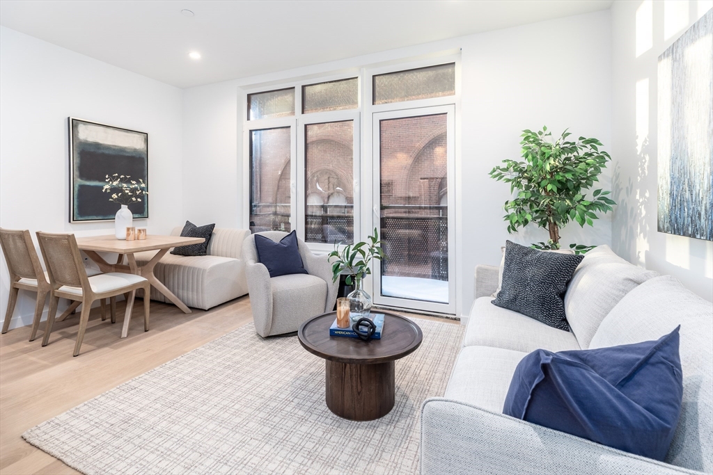 1395 Washington Street, Boston, Massachusetts, 1 Bedroom Bedrooms, 2 Rooms Rooms,1 BathroomBathrooms,Residential,For Sale,Washington Street,73556742