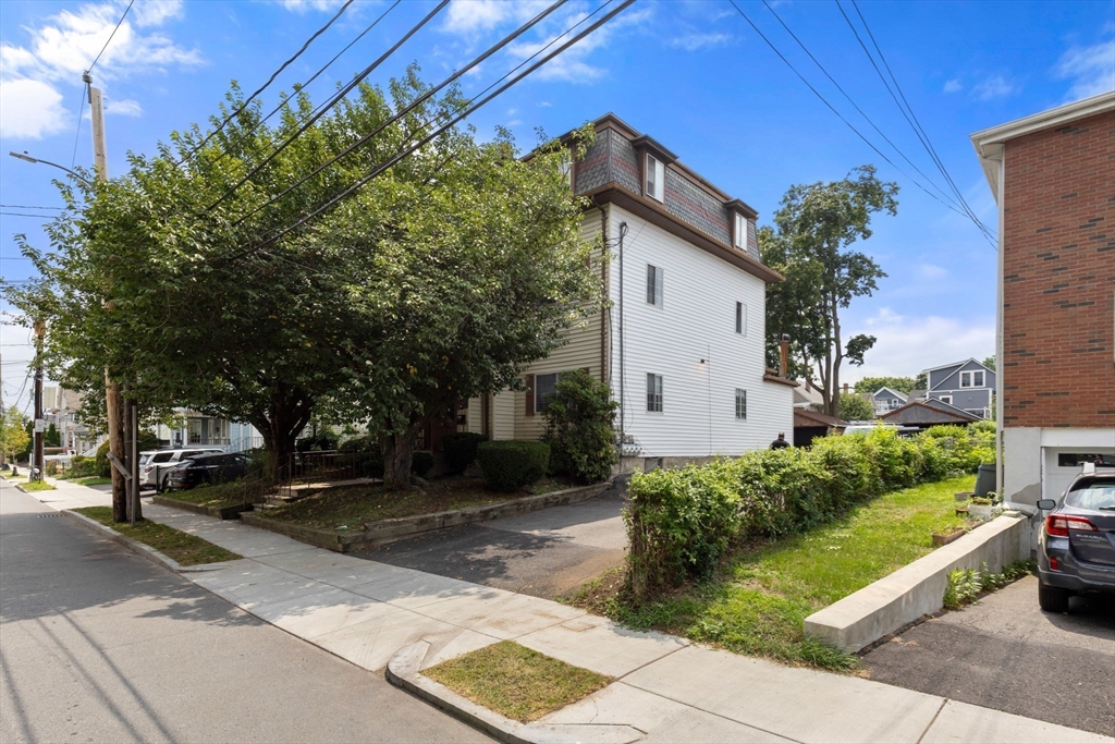 28 Morse St, Watertown, Massachusetts, 6 Bedrooms Bedrooms, 14 Rooms Rooms,3 BathroomsBathrooms,Residential Income,For Sale,Morse St,73556741
