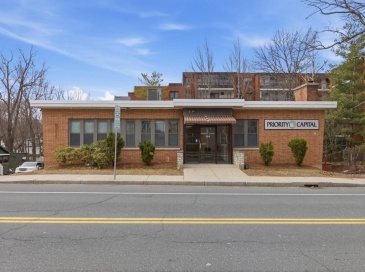 174 Green St, Melrose, Massachusetts, 1 Room Rooms,1.5 BathroomsBathrooms,Residential Income,For Sale,Green St,73556751