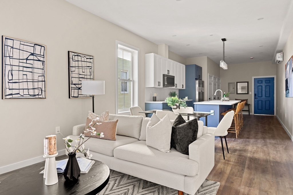 28 Hansborough St., Boston, Massachusetts, 2 Bedrooms Bedrooms, 4 Rooms Rooms,2 BathroomsBathrooms,Residential,For Sale,Hansborough St.,73556755