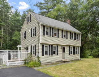 378 Pelham Rd, Dracut, Massachusetts, 4 Bedrooms Bedrooms, 7 Rooms Rooms,1.5 BathroomsBathrooms,Residential,For Sale,Pelham Rd,73556759