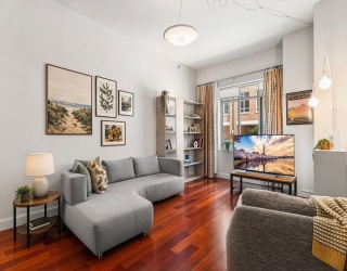 17 Otis St, Cambridge, Massachusetts, 2 Bedrooms Bedrooms, 4 Rooms Rooms,2 BathroomsBathrooms,Residential,For Sale,Otis St,73556760