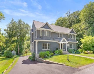 18 Crystal Hill Ter, Westwood, Massachusetts, 5 Bedrooms Bedrooms, 10 Rooms Rooms,4.5 BathroomsBathrooms,Residential,For Sale,Crystal Hill Ter,73556580