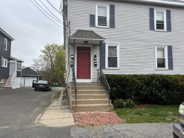 21 North Warren Street, Woburn, Massachusetts, 1 Bedroom Bedrooms, 3 Rooms Rooms,1 BathroomBathrooms,Residential Lease,For Rent,North Warren Street,73508939
