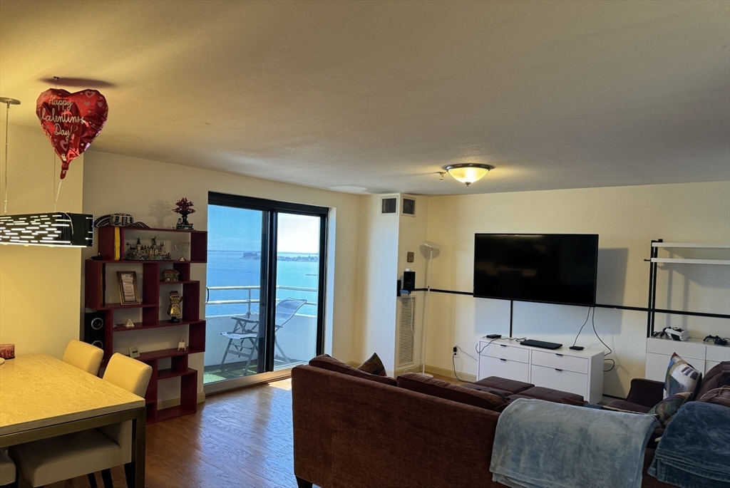 382 Ocean Ave, Revere, Massachusetts, 2 Bedrooms Bedrooms, 6 Rooms Rooms,2 BathroomsBathrooms,Residential Lease,For Rent,Ocean Ave,73532619