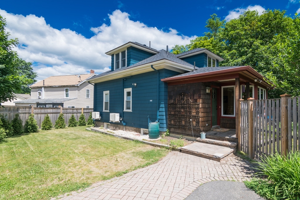 17 Florence Rd, Northampton, Massachusetts, 5 Bedrooms Bedrooms, 10 Rooms Rooms,2 BathroomsBathrooms,Residential,For Sale,Florence Rd,73536477