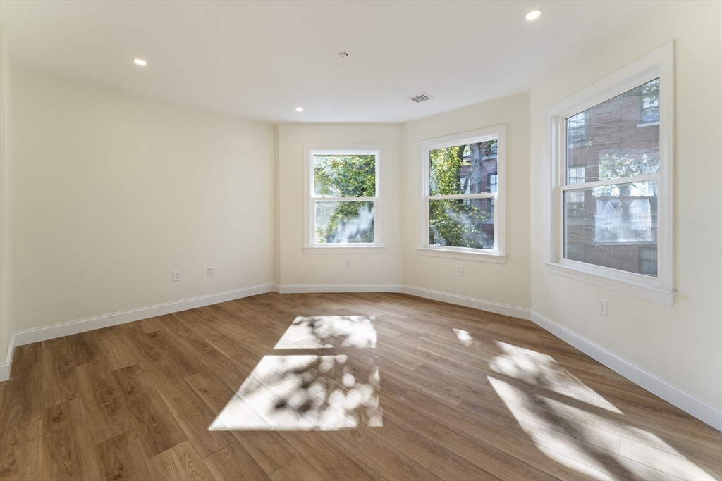 27 Perrin Street, Boston, Massachusetts, 4 Bedrooms Bedrooms, 6 Rooms Rooms,2 BathroomsBathrooms,Residential Lease,For Rent,Perrin Street,73506295
