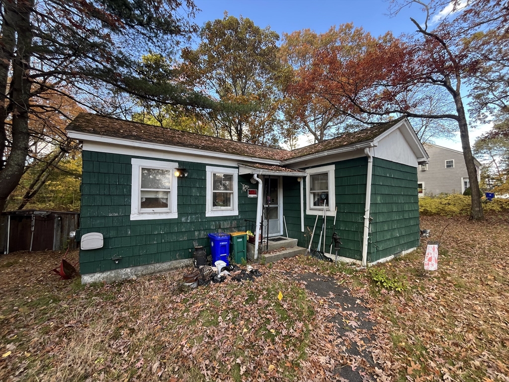 75 Grant St, Attleboro, Massachusetts, 2 Bedrooms Bedrooms, 4 Rooms Rooms,1 BathroomBathrooms,Residential,For Sale,Grant St,73532719