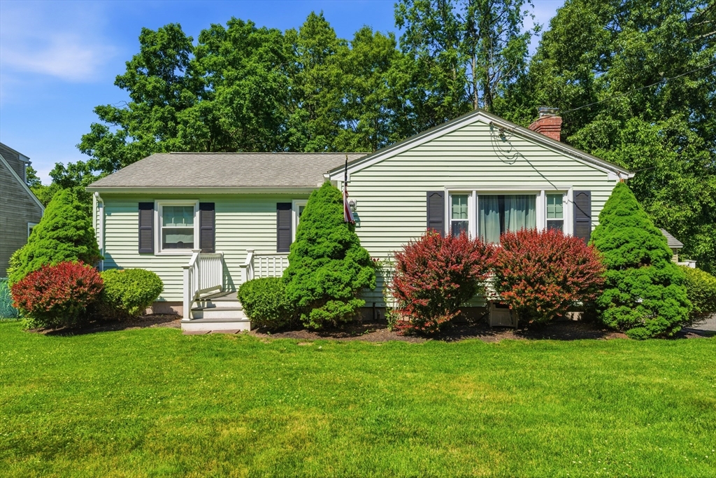 220 W Allen Ridge Rd, Springfield, Massachusetts, 3 Bedrooms Bedrooms, 5 Rooms Rooms,1 BathroomBathrooms,Residential,For Sale,W Allen Ridge Rd,73532874