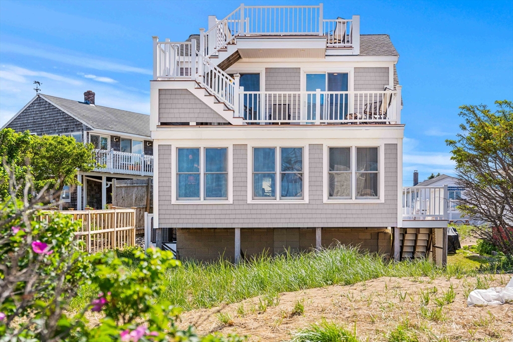 6 75th St, Newburyport, Massachusetts, 3 Bedrooms Bedrooms, 7 Rooms Rooms,1 BathroomBathrooms,Residential,For Sale,75th St,73529172