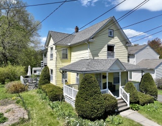 264 Davis St, Greenfield, Massachusetts, 4 Bedrooms Bedrooms, 8 Rooms Rooms,2 BathroomsBathrooms,Residential Income,For Sale,Davis St,73521494