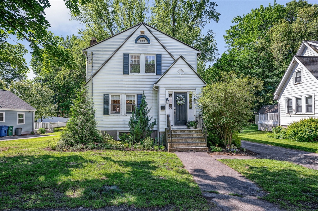 24 Pinevale Avenue, Reading, Massachusetts, 3 Bedrooms Bedrooms, 6 Rooms Rooms,1 BathroomBathrooms,Residential,For Sale,Pinevale Avenue,73540027