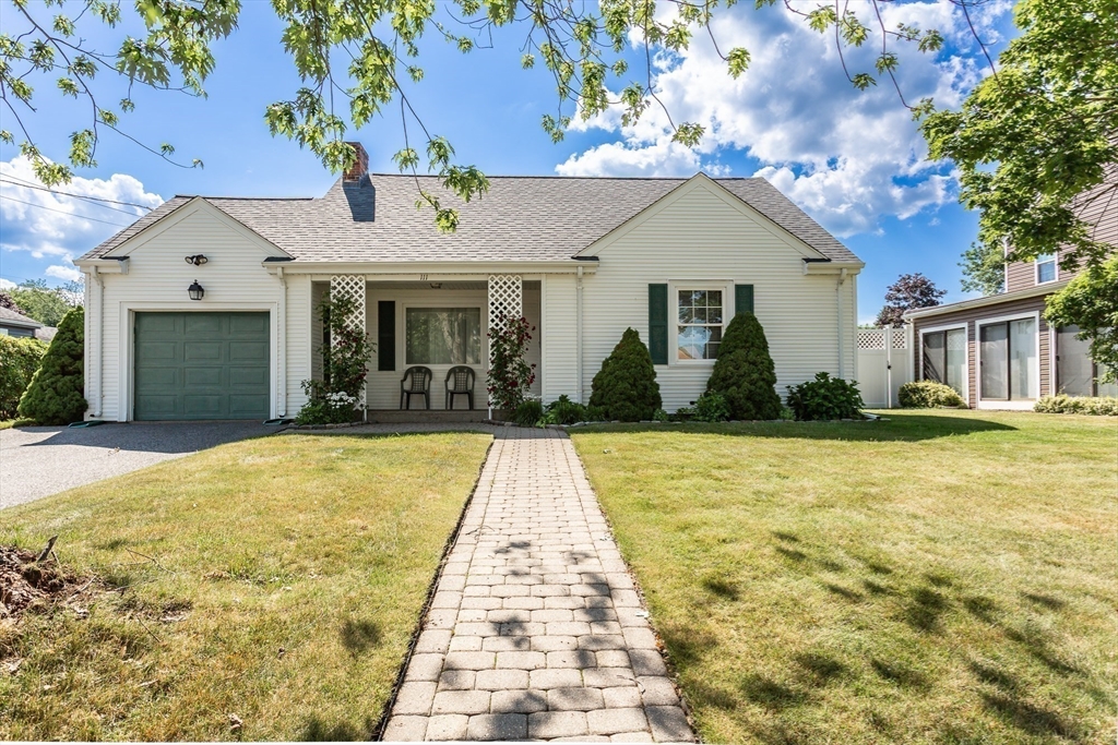 111 Mount Vernon Ave, Somerset, Massachusetts, 3 Bedrooms Bedrooms, 6 Rooms Rooms,2 BathroomsBathrooms,Residential,For Sale,Mount Vernon Ave,73541999