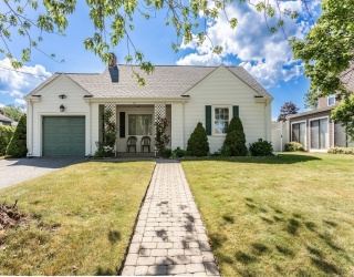 111 Mount Vernon Ave, Somerset, Massachusetts, 3 Bedrooms Bedrooms, 6 Rooms Rooms,2 BathroomsBathrooms,Residential,For Sale,Mount Vernon Ave,73541999
