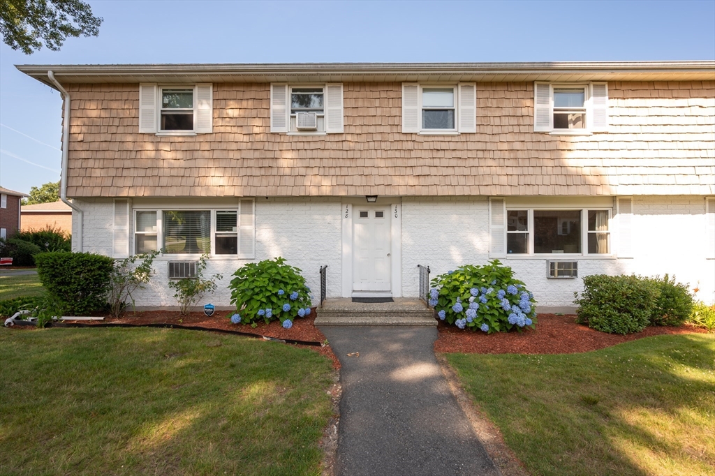 130 Kingston St, North Andover, Massachusetts, 3 Bedrooms Bedrooms, 5 Rooms Rooms,1.5 BathroomsBathrooms,Residential,For Sale,Kingston St,73549874