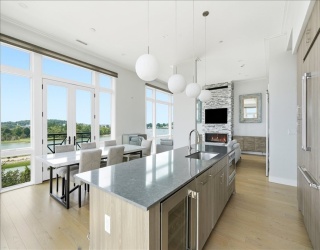 10 Shipyard Dr, Hingham, Massachusetts, 2 Bedrooms Bedrooms, 5 Rooms Rooms,2.5 BathroomsBathrooms,Residential,For Sale,Shipyard Dr,73556951