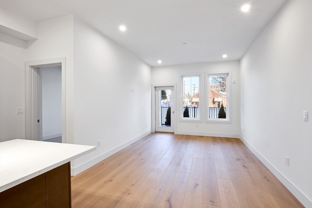 105 Sea Street, Quincy, Massachusetts, 2 Bedrooms Bedrooms, 5 Rooms Rooms,2 BathroomsBathrooms,Residential,For Sale,Sea Street,73556959