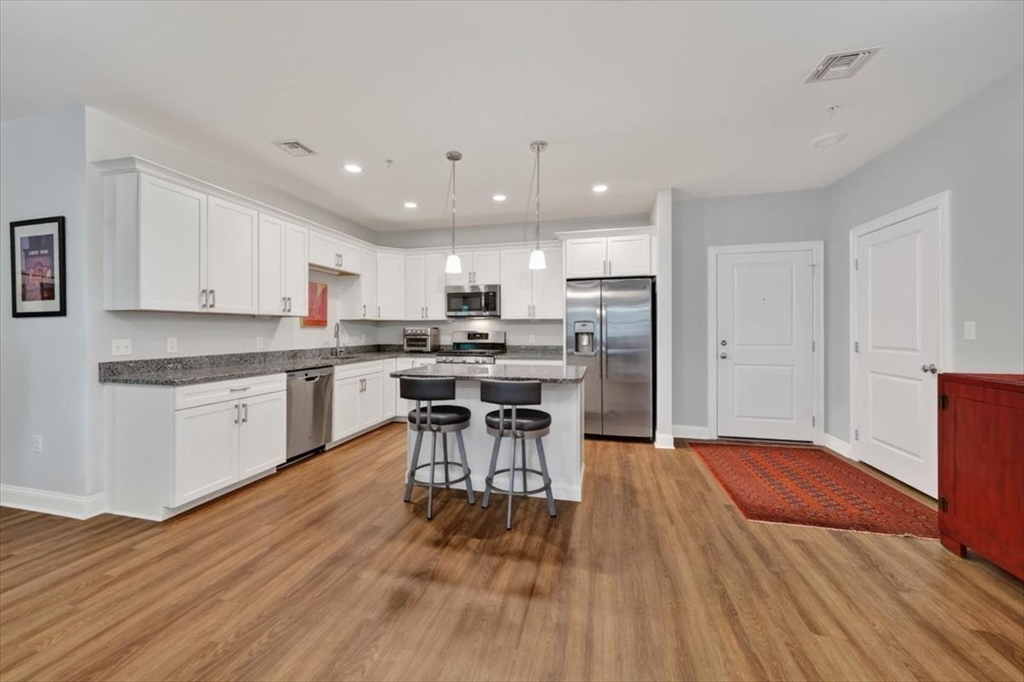2 Longwood Lane, Hanover, Massachusetts, 1 Bedroom Bedrooms, 5 Rooms Rooms,2 BathroomsBathrooms,Residential,For Sale,Longwood Lane,73556976
