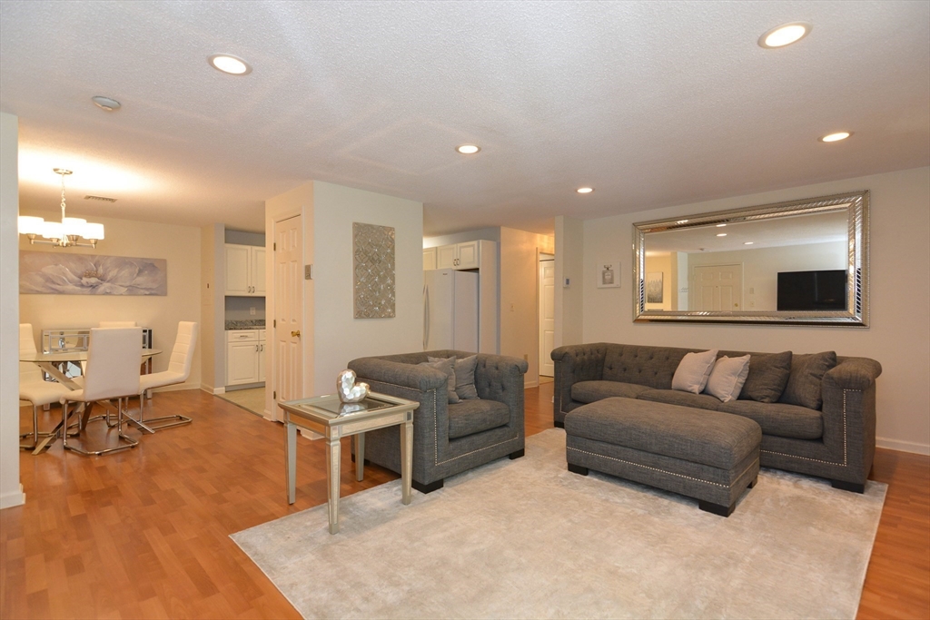 14 Bourbon St., Peabody, Massachusetts, 2 Bedrooms Bedrooms, 5 Rooms Rooms,1 BathroomBathrooms,Residential,For Sale,Bourbon St.,73556933
