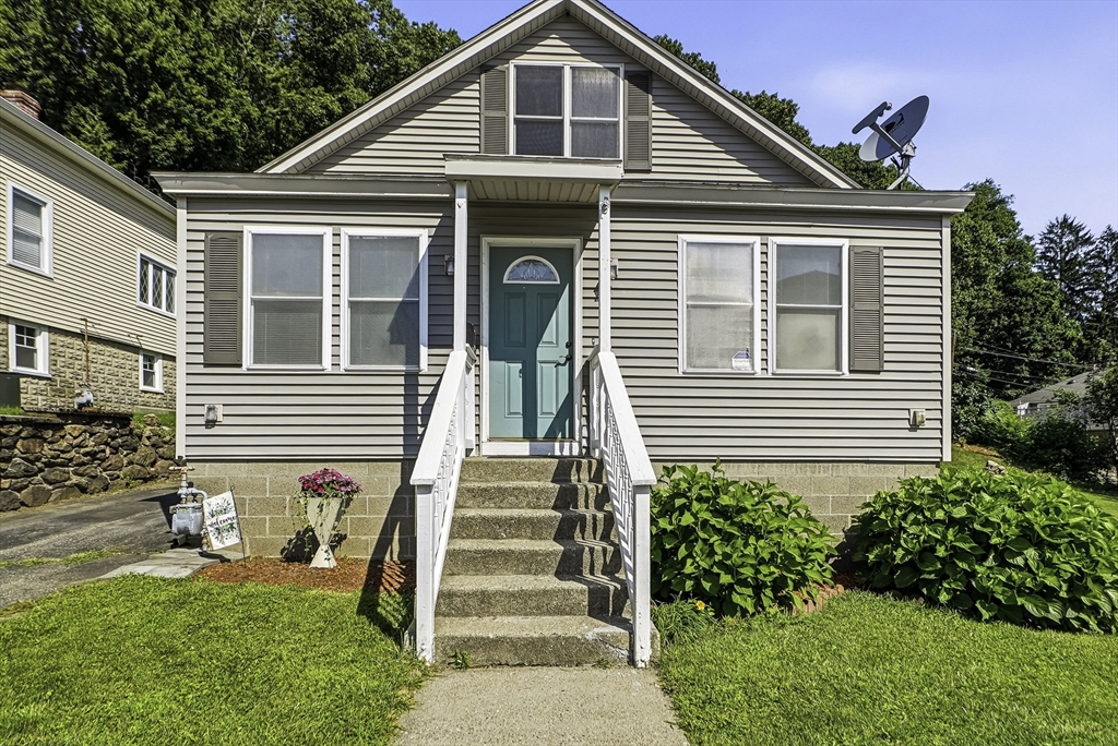 55 Chilmark St, Worcester, Massachusetts, 2 Bedrooms Bedrooms, 6 Rooms Rooms,2 BathroomsBathrooms,Residential,For Sale,Chilmark St,73556983
