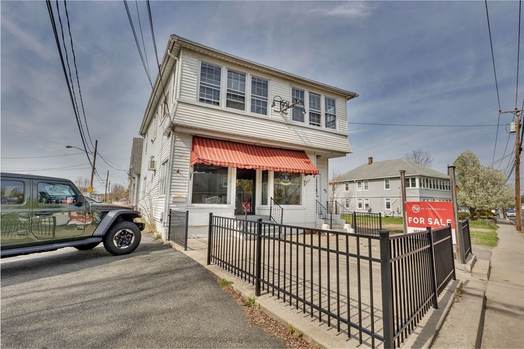 459-463 East St, Ludlow, Massachusetts 01056, ,Commercial Sale,For Sale,East St,72980589