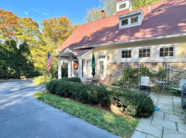 1015 Hale Street, Beverly, Massachusetts 01915, 4 Bedrooms Bedrooms, 8 Rooms Rooms,4 BathroomsBathrooms,Residential,For Sale,Hale Street,73175783