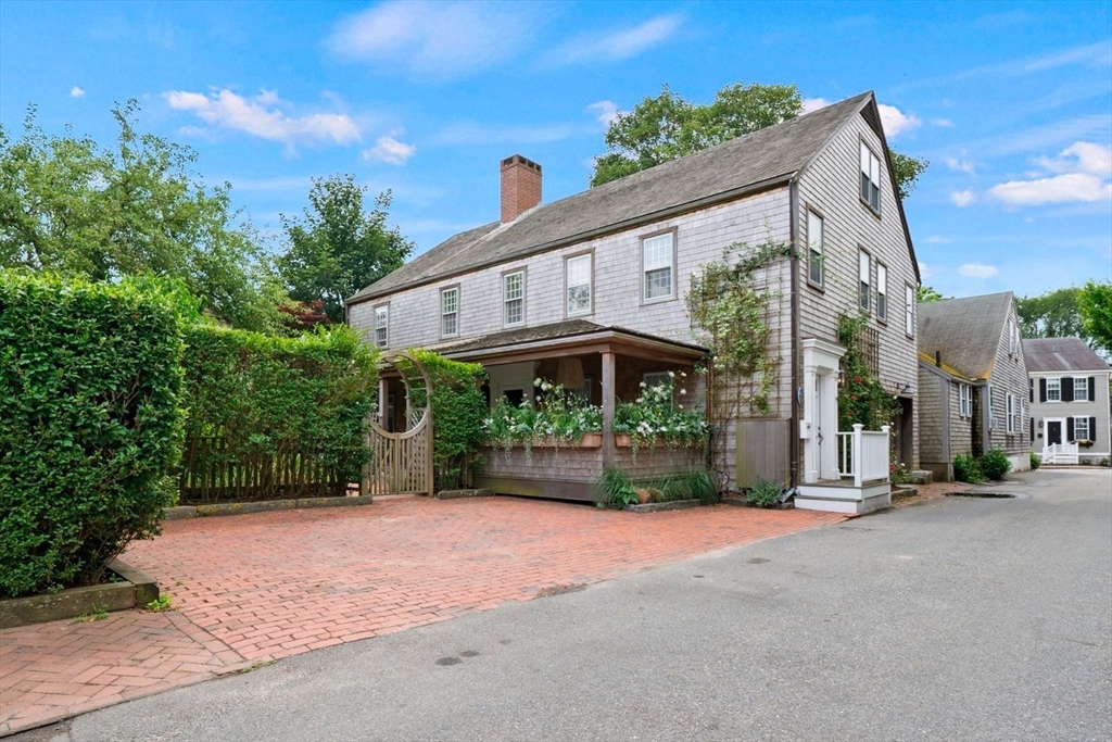 10 Lyon St, Nantucket, Massachusetts, 7 Bedrooms Bedrooms, 11 Rooms Rooms,7.5 BathroomsBathrooms,Residential Lease,For Rent,Lyon St,73199233