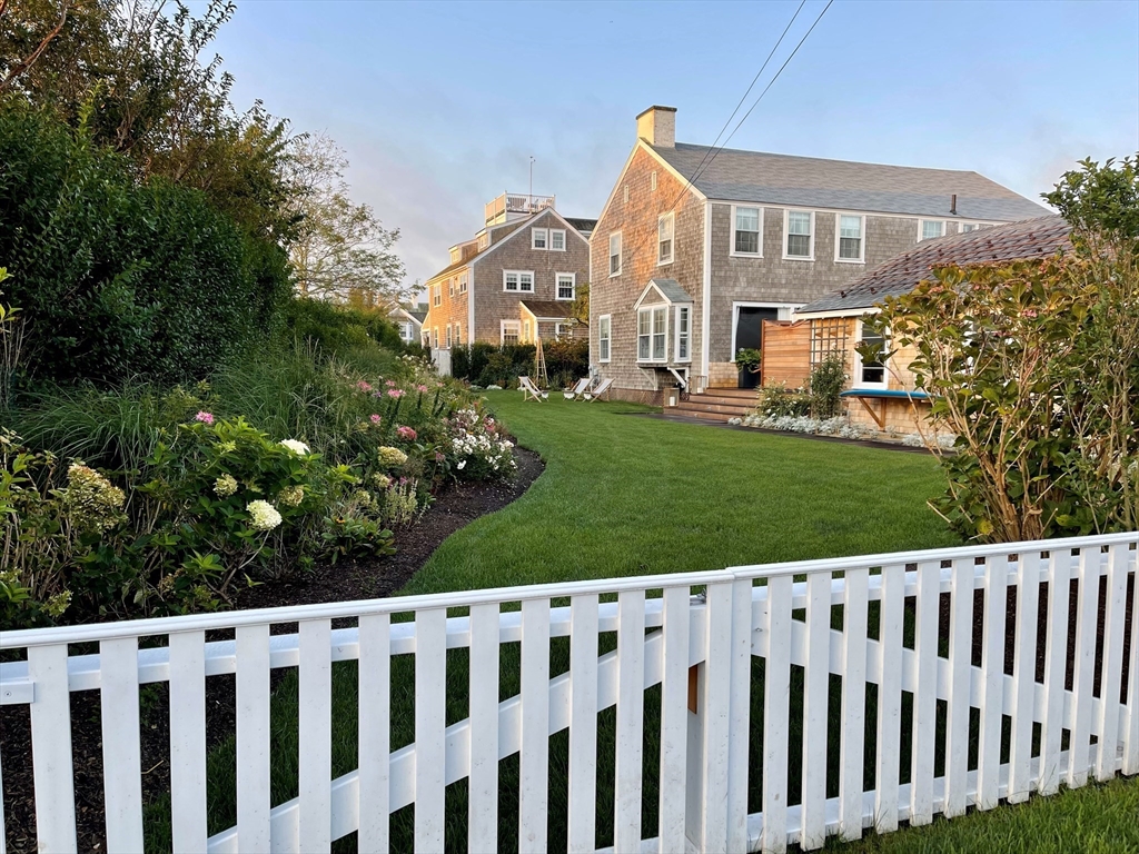 66 Hulbert Avenue North House, Nantucket, Massachusetts, 6 Bedrooms Bedrooms, 8 Rooms Rooms,3 BathroomsBathrooms,Residential Lease,For Rent,Hulbert Avenue North House,73203807