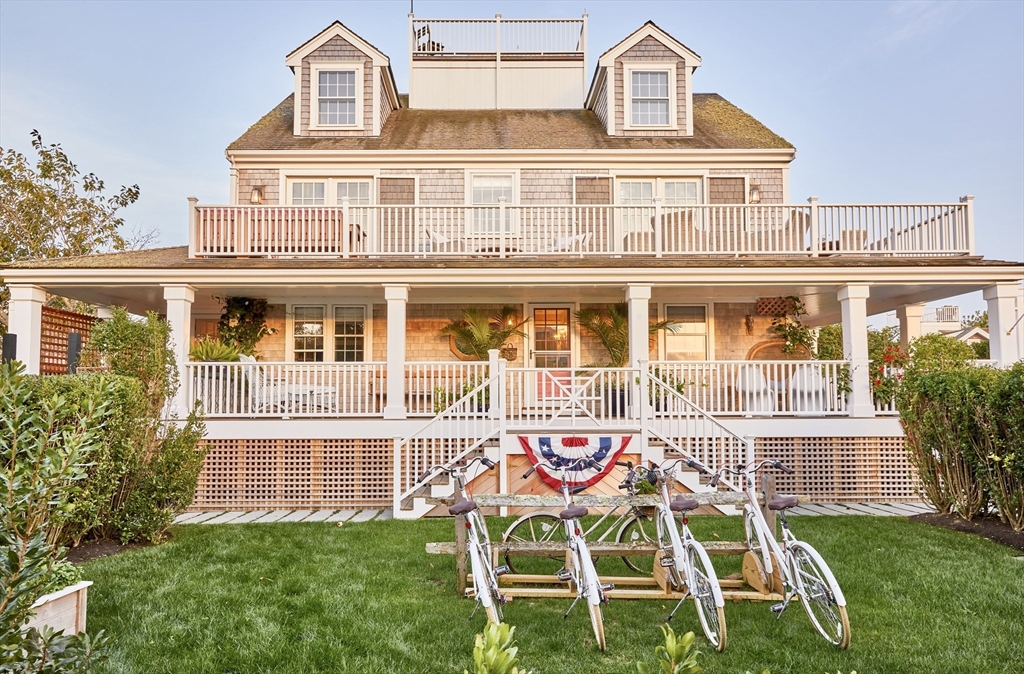 66 Hulbert Avenue, Nantucket, Massachusetts, 4 Bedrooms Bedrooms, 10 Rooms Rooms,3 BathroomsBathrooms,Residential Lease,For Rent,Hulbert Avenue,73203830