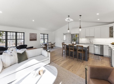46 Sandwich Road, Plymouth, Massachusetts, 2 Bedrooms Bedrooms, 8 Rooms Rooms,2.5 BathroomsBathrooms,Residential,For Sale,Sandwich Road,73206121