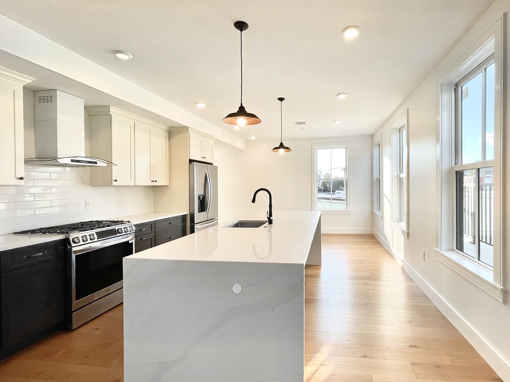 165 Everett St, Boston, Massachusetts, 3 Bedrooms Bedrooms, 5 Rooms Rooms,2.5 BathroomsBathrooms,Residential,For Sale,Everett St,73206743