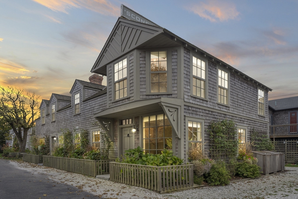 25 Broadway, Nantucket, Massachusetts, 4 Bedrooms Bedrooms, 10 Rooms Rooms,4.5 BathroomsBathrooms,Residential Income,For Sale,Broadway,73226886