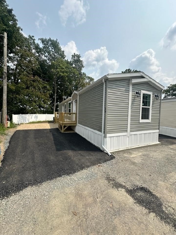 98 Newbury, Danvers, Massachusetts, 1 Bedroom Bedrooms, 3 Rooms Rooms,1 BathroomBathrooms,Residential,For Sale,Newbury,73260325