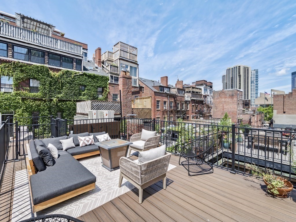 33 Bowdoin Street, Boston, Massachusetts, 3 Bedrooms Bedrooms, 6 Rooms Rooms,3.5 BathroomsBathrooms,Residential,For Sale,Bowdoin Street,73267020
