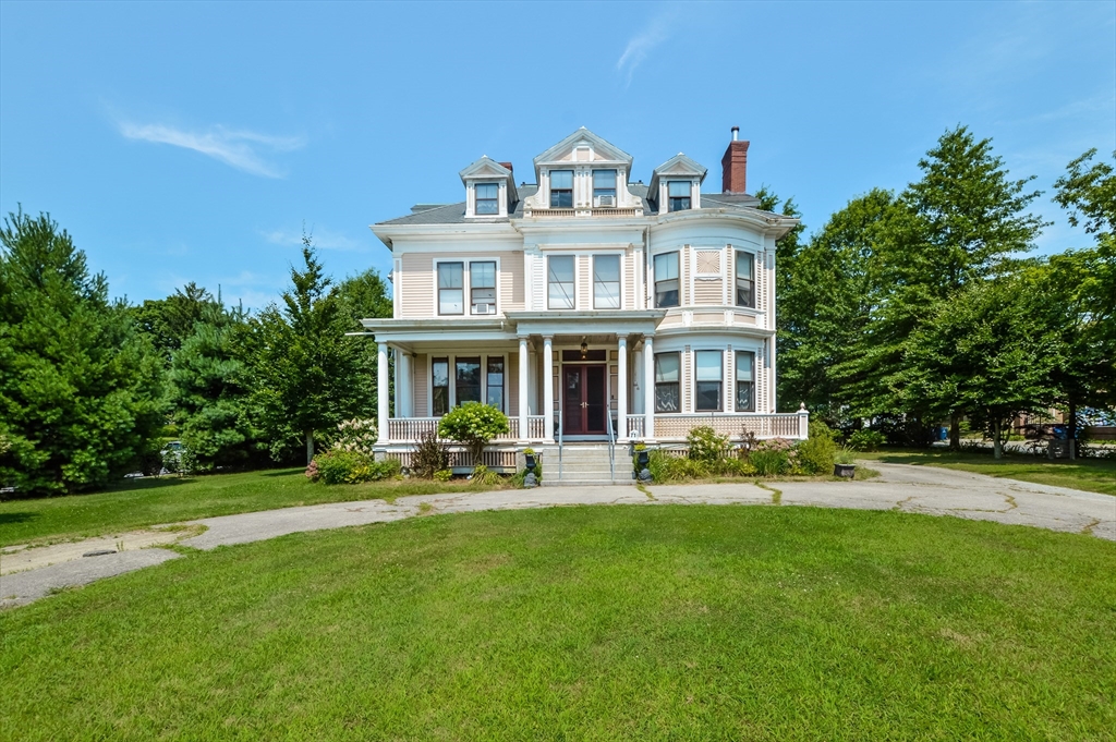 71 Hawthorn St, New Bedford, Massachusetts, 10 Bedrooms Bedrooms, 16 Rooms Rooms,4 BathroomsBathrooms,Residential,For Sale,Hawthorn St,73273208