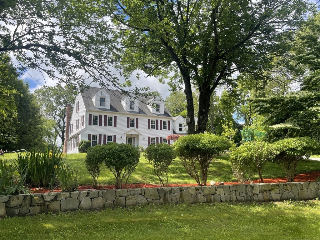 156 Mitchell Rd, Holliston, Massachusetts, 4 Bedrooms Bedrooms, 10 Rooms Rooms,2.5 BathroomsBathrooms,Residential,For Sale,Mitchell Rd,73278753