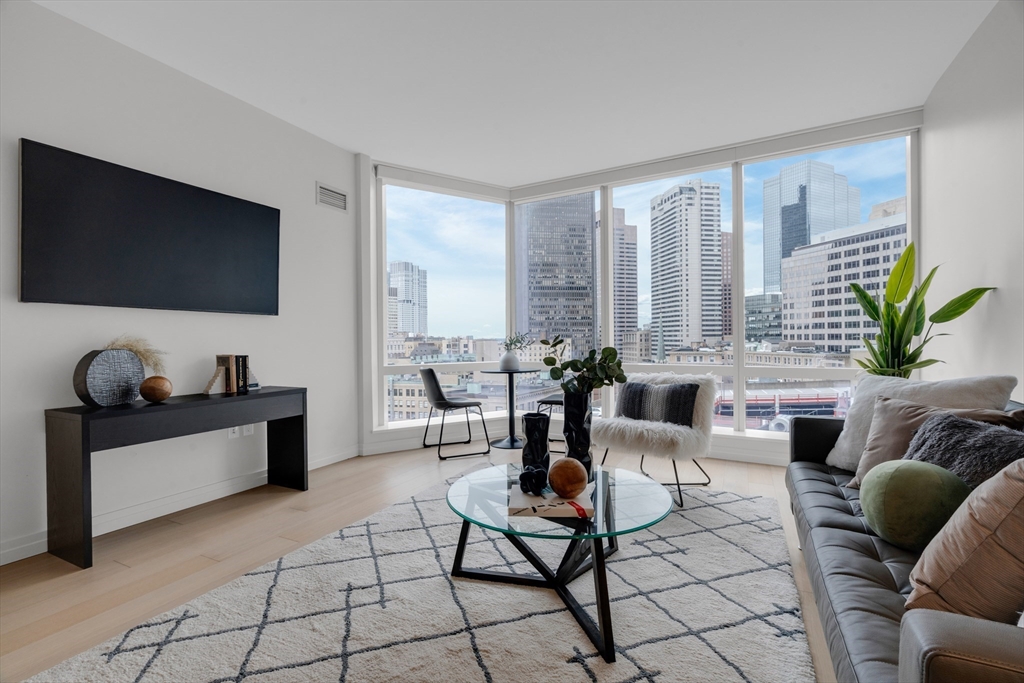 1 Franklin St, Boston, Massachusetts, 2 Bedrooms Bedrooms, 4 Rooms Rooms,2 BathroomsBathrooms,Residential,For Sale,Franklin St,73284308