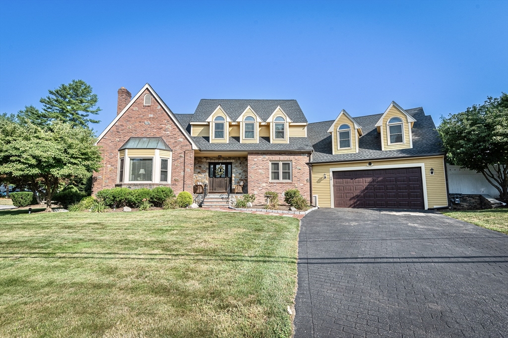 10 Sir Richards Dr, Taunton, Massachusetts, 4 Bedrooms Bedrooms, 9 Rooms Rooms,2.5 BathroomsBathrooms,Residential,For Sale,Sir Richards Dr,73265608