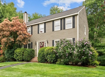 24 Wentworth Dr, Beverly, Massachusetts, 4 Bedrooms Bedrooms, 9 Rooms Rooms,2.5 BathroomsBathrooms,Residential,For Sale,Wentworth Dr,73275617