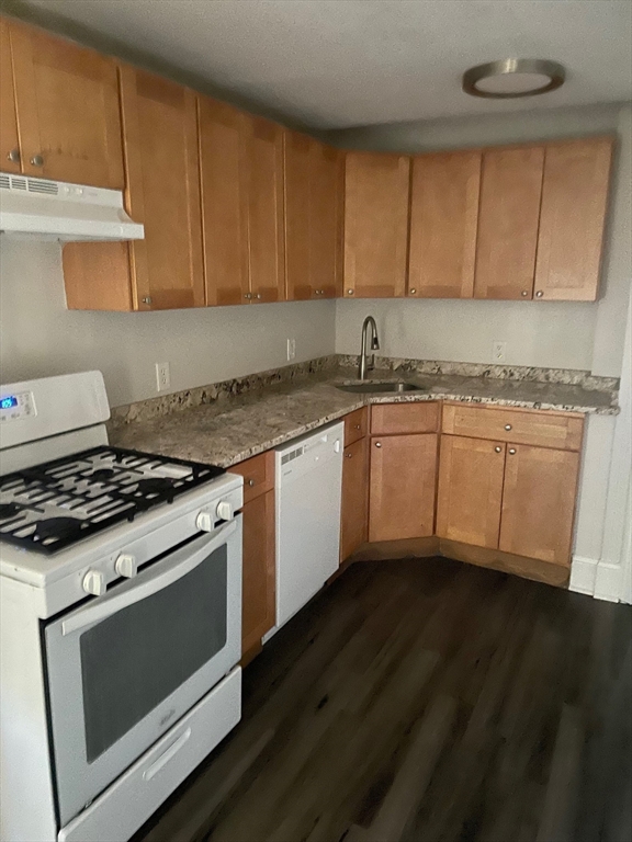 182 Walnut Ave, Boston, Massachusetts, 4 Bedrooms Bedrooms, 6 Rooms Rooms,1 BathroomBathrooms,Residential Lease,For Rent,Walnut Ave,73313969