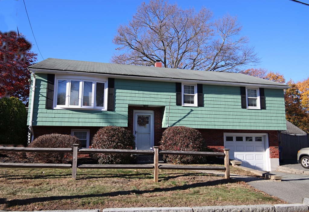 106 Porter Street, Melrose, Massachusetts, 3 Bedrooms Bedrooms, 6 Rooms Rooms,1.5 BathroomsBathrooms,Residential,For Sale,Porter Street,73314278