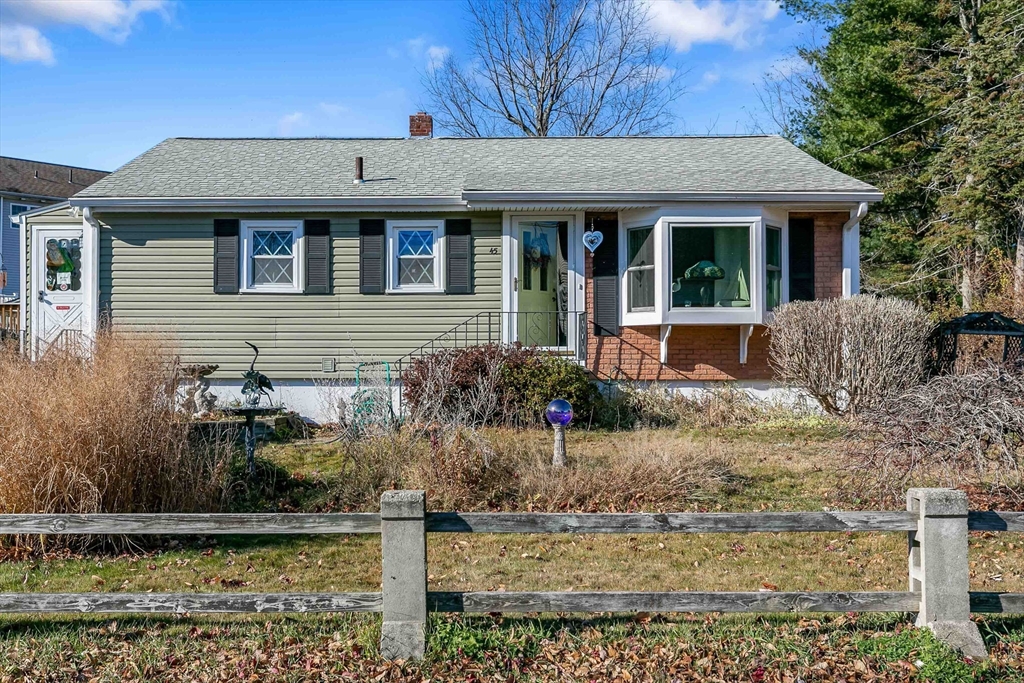 45 Deepdale Rd, Worcester, Massachusetts, 3 Bedrooms Bedrooms, 6 Rooms Rooms,1.5 BathroomsBathrooms,Residential,For Sale,Deepdale Rd,73314298