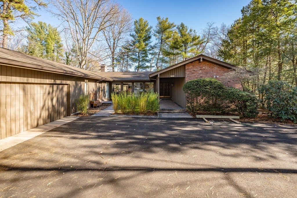 199 Tanglewood Drive, Longmeadow, Massachusetts, 4 Bedrooms Bedrooms, 8 Rooms Rooms,3 BathroomsBathrooms,Residential,For Sale,Tanglewood Drive,73314352